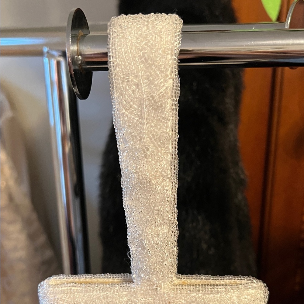 Elegant White Beaded Handbag - Picture 4 of 7